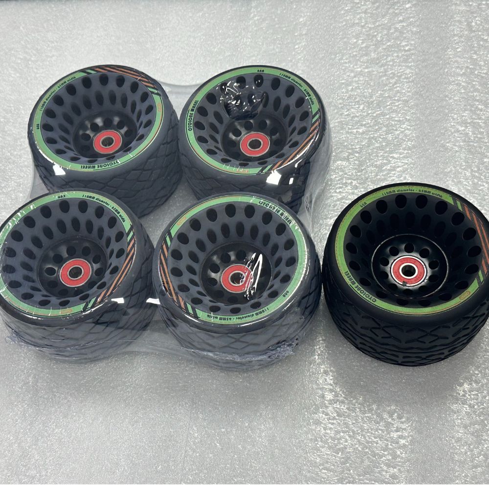 Meepo Cyclone 110s wheels with honeycomb tread design and central bearings