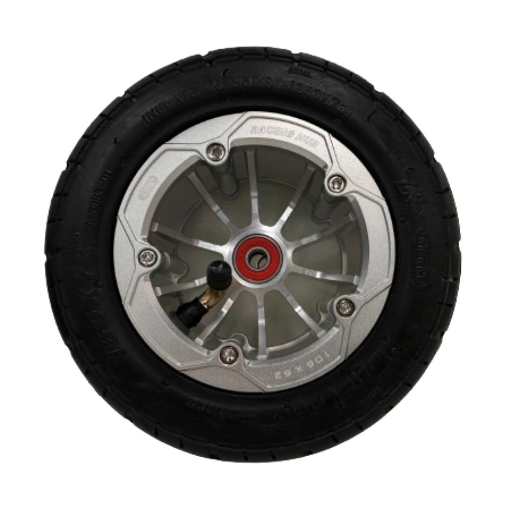 CYCLONE 165S tubeless tire with silver rim and black rubber tread