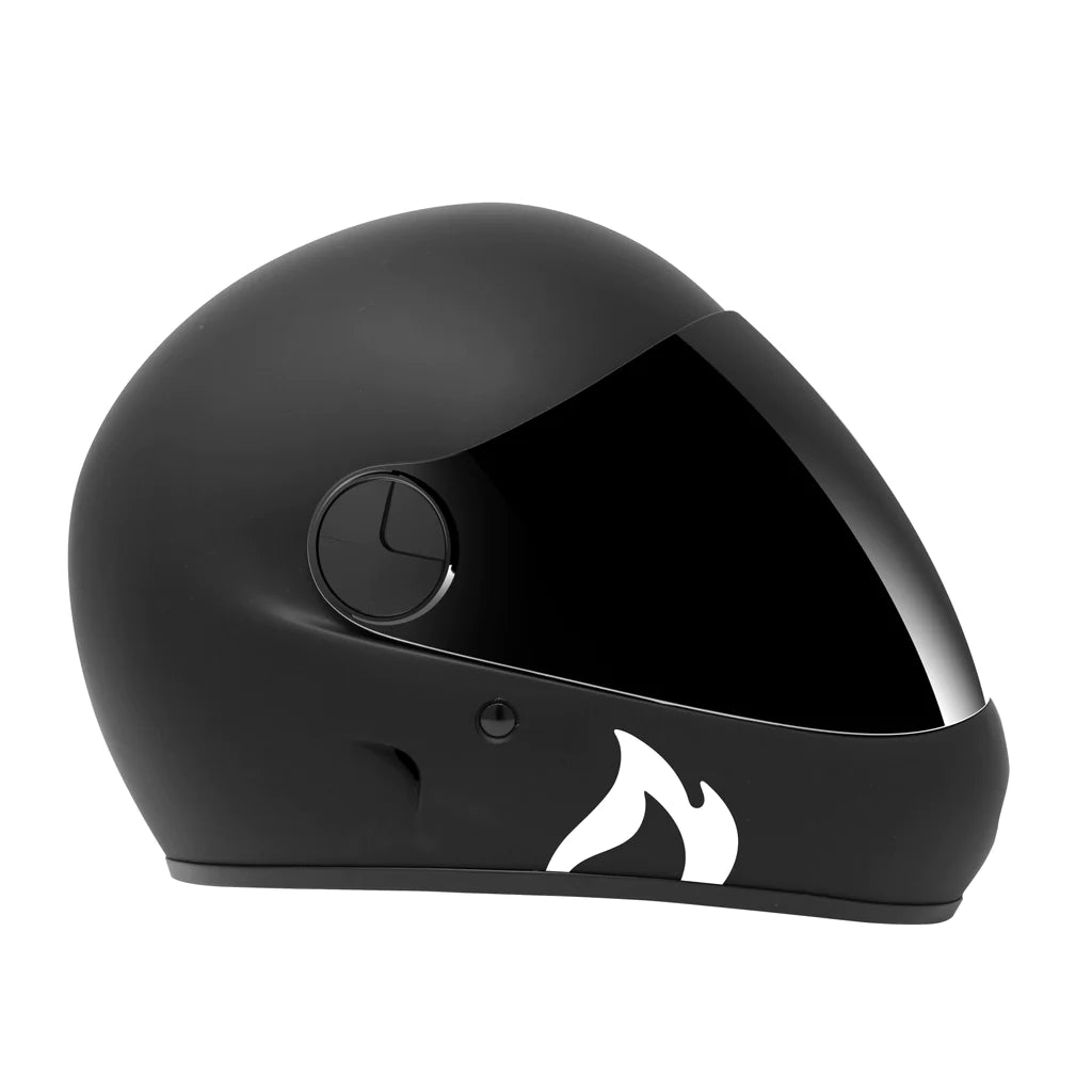 Black DH6-Xe helmet with visor and flame logo