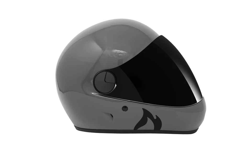 Gray DH6-Xe helmet with black visor and flame design