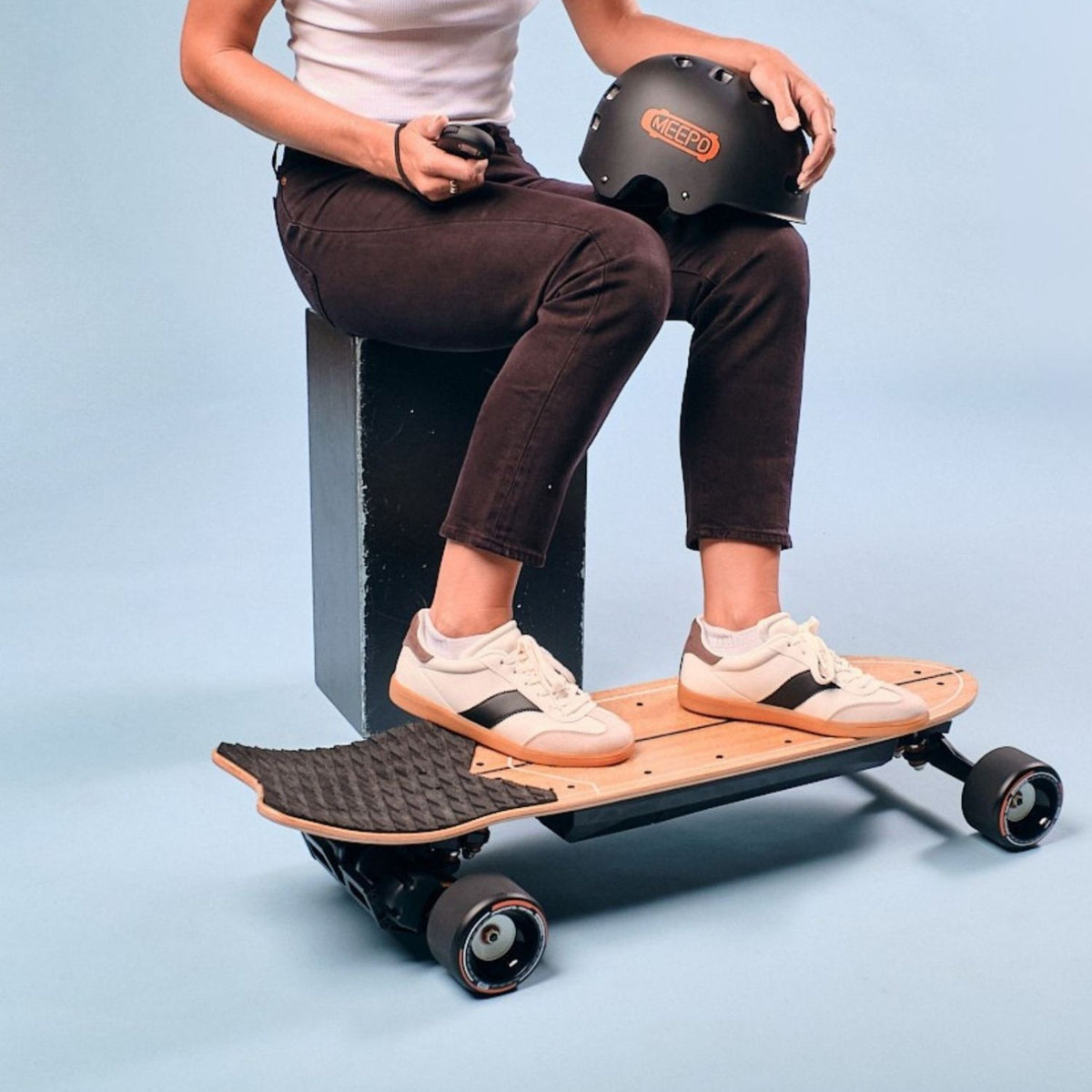 MEEPO FLOW - Surfboard-Inspired Electric Carving Skateboard